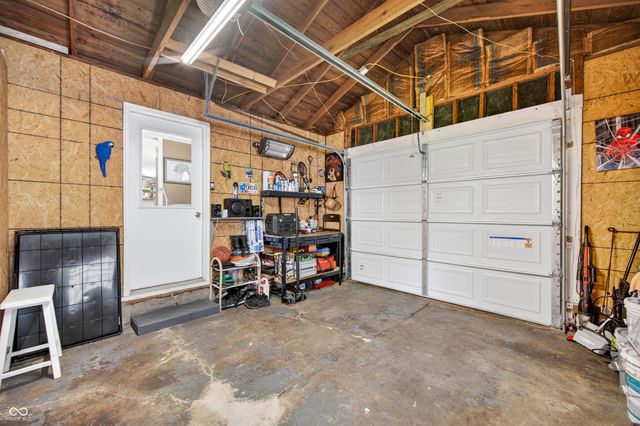 221 Della Road, Columbus, IN 47203