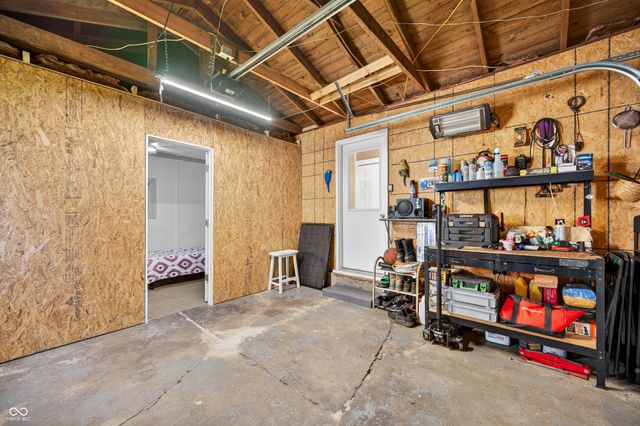 221 Della Road, Columbus, IN 47203