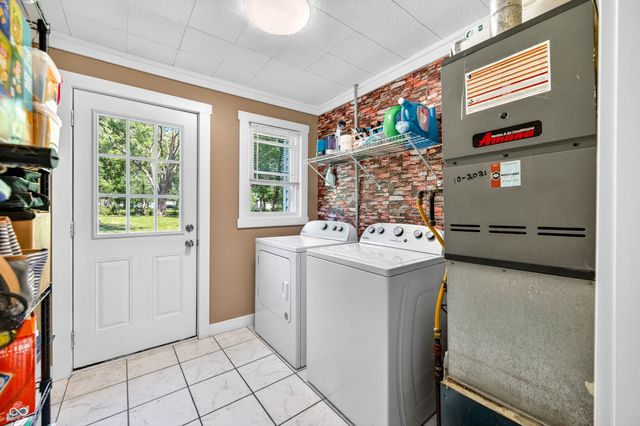 221 Della Road, Columbus, IN 47203