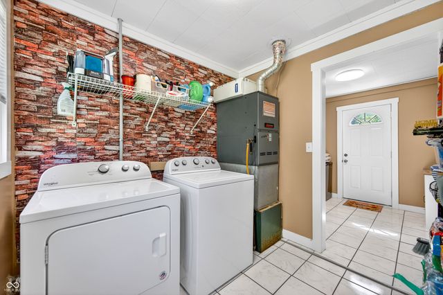 221 Della Road, Columbus, IN 47203