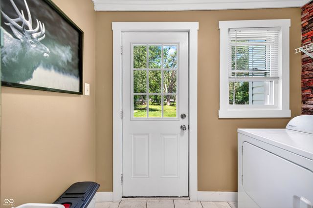 221 Della Road, Columbus, IN 47203