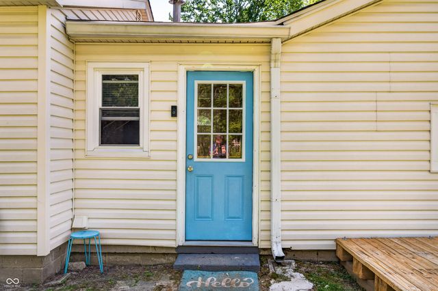 221 Della Road, Columbus, IN 47203