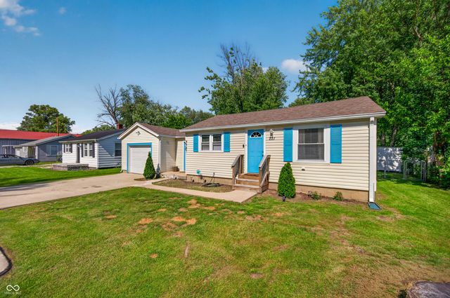 221 Della Road, Columbus, IN 47203