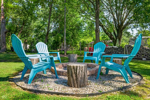 221 Della Road, Columbus, IN 47203