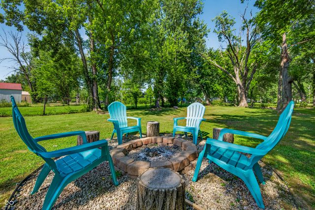221 Della Road, Columbus, IN 47203