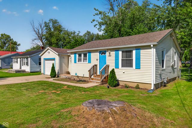 221 Della Road, Columbus, IN 47203