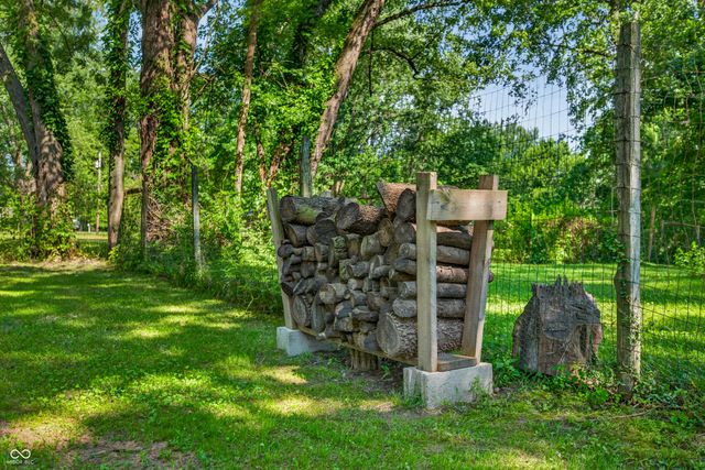 221 Della Road, Columbus, IN 47203