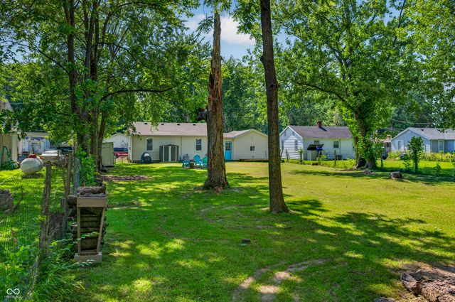 221 Della Road, Columbus, IN 47203