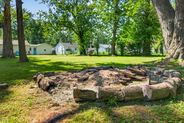 221 Della Road, Columbus, IN 47203