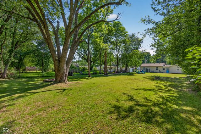 221 Della Road, Columbus, IN 47203