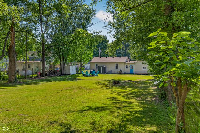 221 Della Road, Columbus, IN 47203