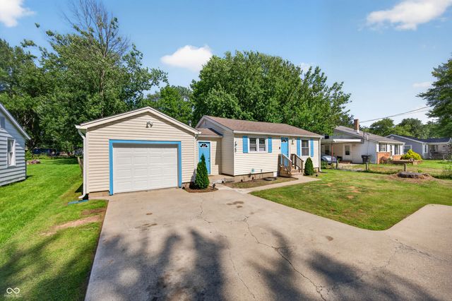 221 Della Road, Columbus, IN 47203