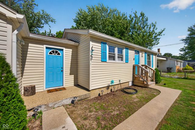 221 Della Road, Columbus, IN 47203