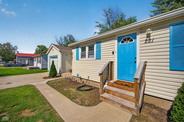 221 Della Road, Columbus, IN 47203