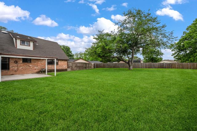 12902 Maxim Drive, Houston, TX 77065