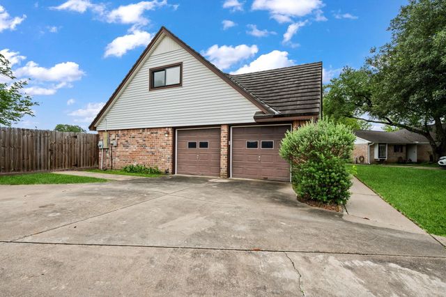 12902 Maxim Drive, Houston, TX 77065