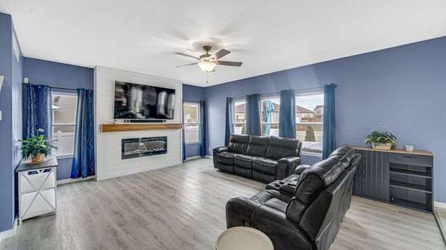 7760 E 123rd Place, Crown Point, IN 46307