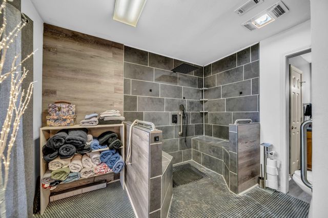 6 W Trail Lane, Normangee, TX 77871