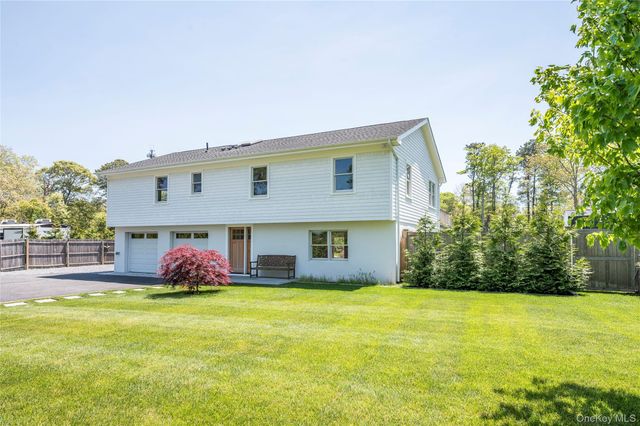 78 North Road B, Hampton Bays, NY 11946