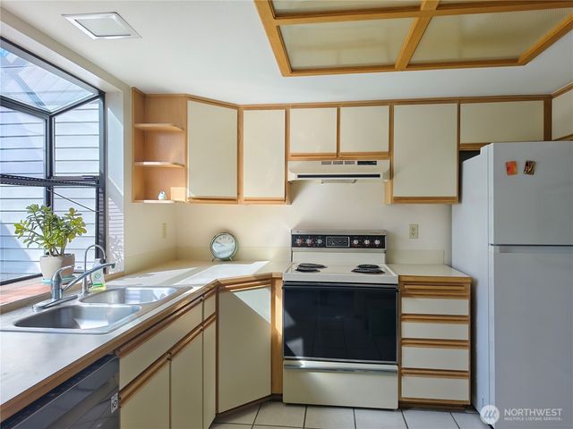 15930 NE 15th Street, Bellevue, WA 98008