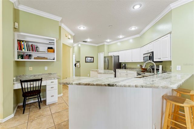 8715 HIDDEN GREEN LANE, Tampa, FL 33647