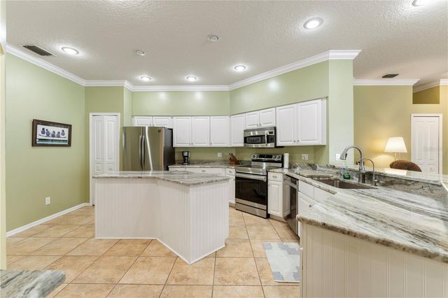 8715 HIDDEN GREEN LANE, Tampa, FL 33647