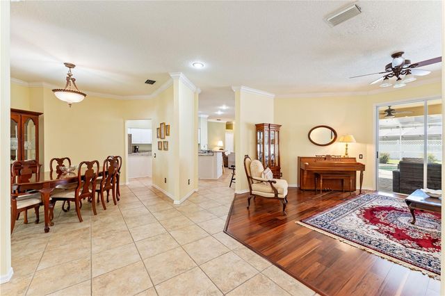 8715 HIDDEN GREEN LANE, Tampa, FL 33647