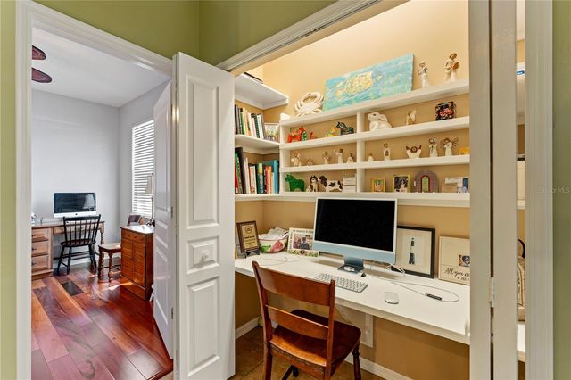 8715 HIDDEN GREEN LANE, Tampa, FL 33647