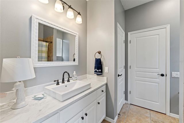 8715 HIDDEN GREEN LANE, Tampa, FL 33647