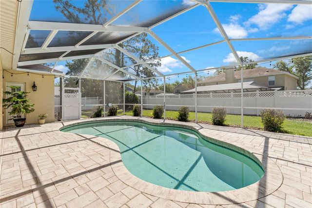 8715 HIDDEN GREEN LANE, Tampa, FL 33647