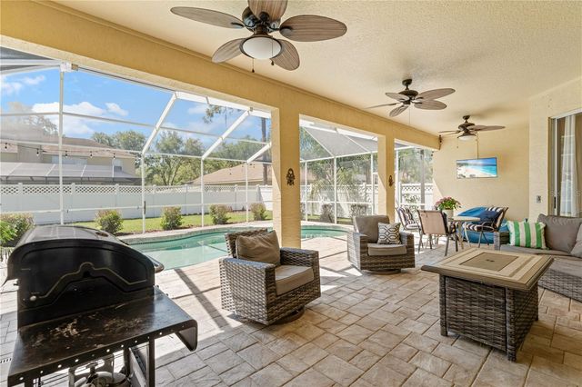 8715 HIDDEN GREEN LANE, Tampa, FL 33647