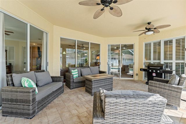 8715 HIDDEN GREEN LANE, Tampa, FL 33647