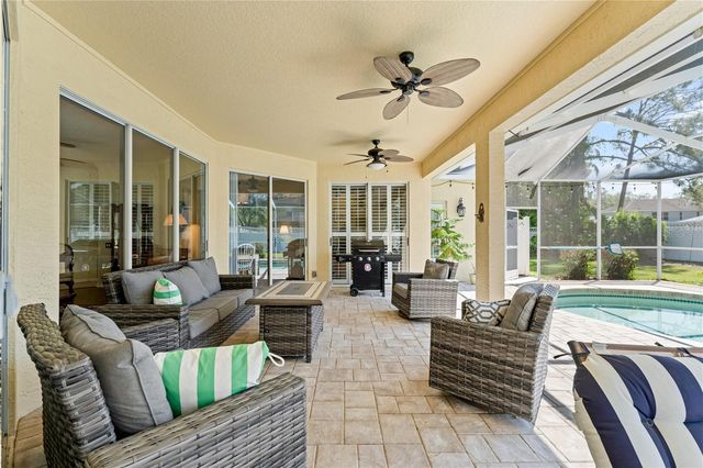 8715 HIDDEN GREEN LANE, Tampa, FL 33647