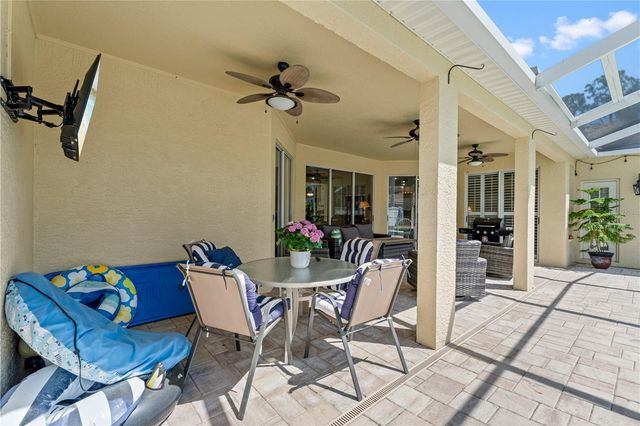 8715 HIDDEN GREEN LANE, Tampa, FL 33647