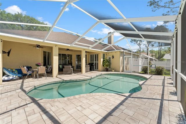 8715 HIDDEN GREEN LANE, Tampa, FL 33647