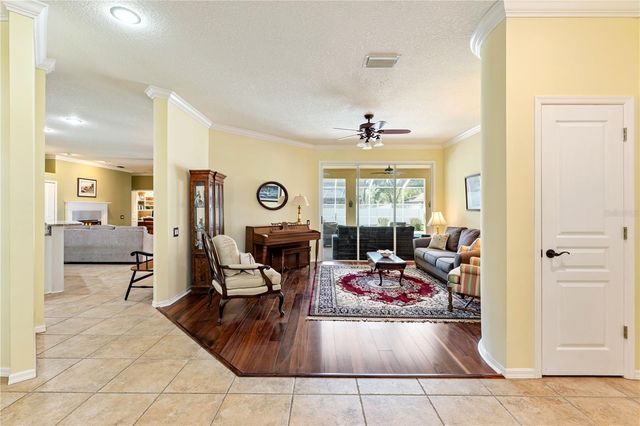 8715 HIDDEN GREEN LANE, Tampa, FL 33647