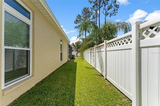 8715 HIDDEN GREEN LANE, Tampa, FL 33647