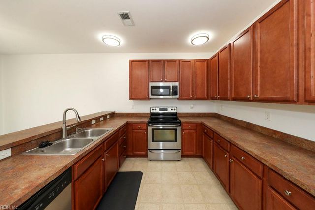 1428 Leckford DR, Chesapeake, VA 23320