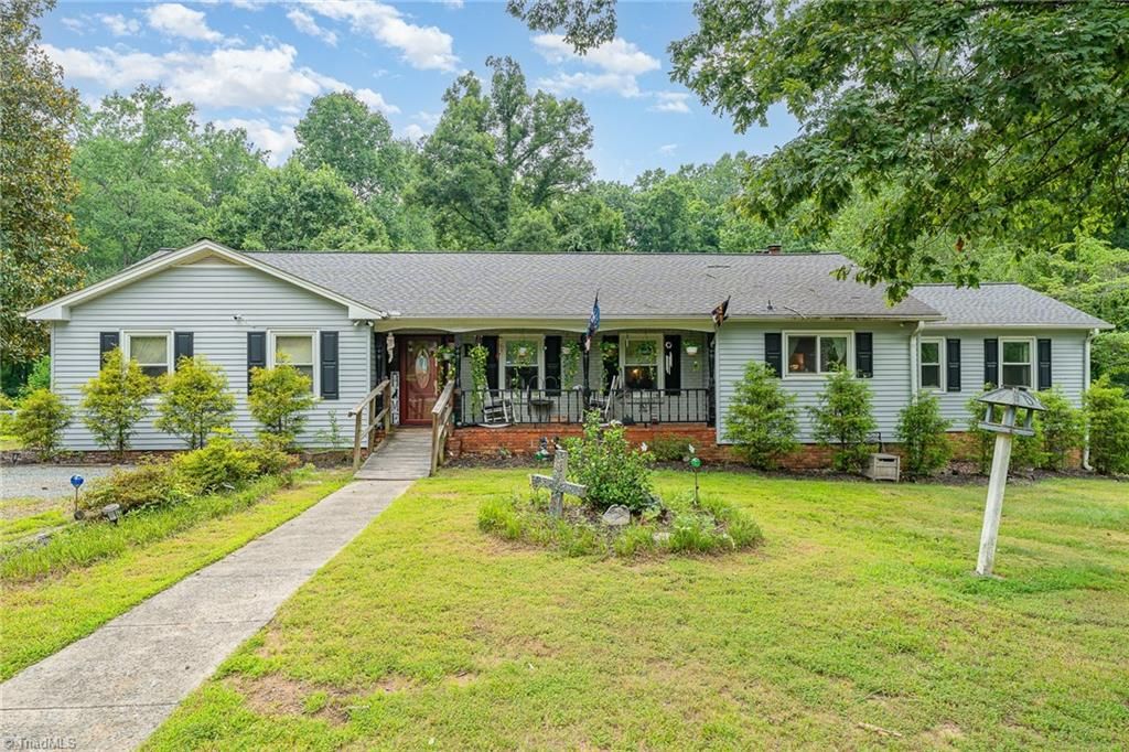 2800 Loch Drive, Winston-salem, NC 27106