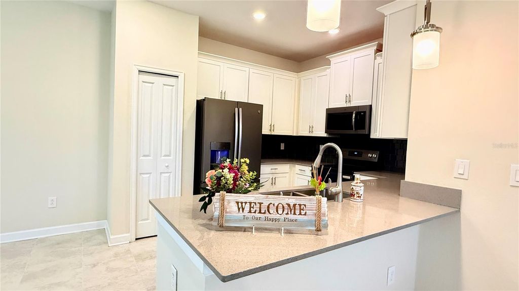 Image 3 of property listing at 11540 WHISTLING PINE WAY, Orlando, FL 32832