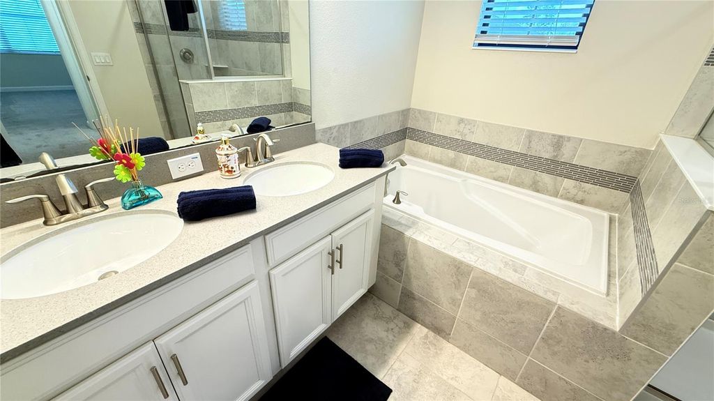 Image 27 of property listing at 11540 WHISTLING PINE WAY, Orlando, FL 32832