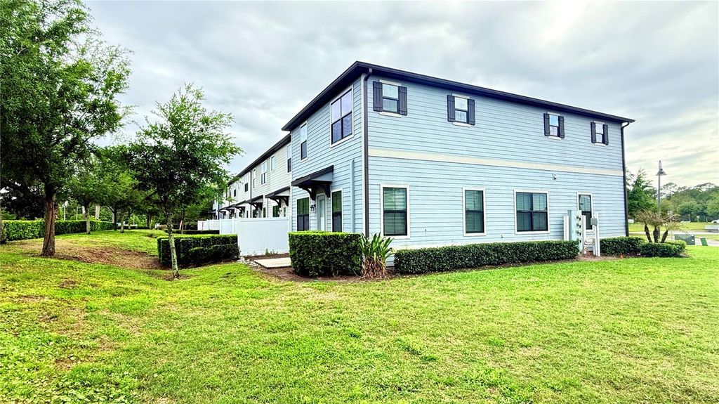 Image 36 of property listing at 11540 WHISTLING PINE WAY, Orlando, FL 32832