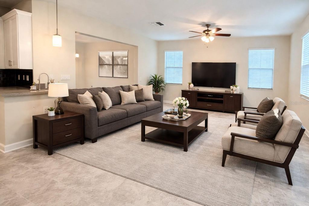 Image 7 of property listing at 11540 WHISTLING PINE WAY, Orlando, FL 32832