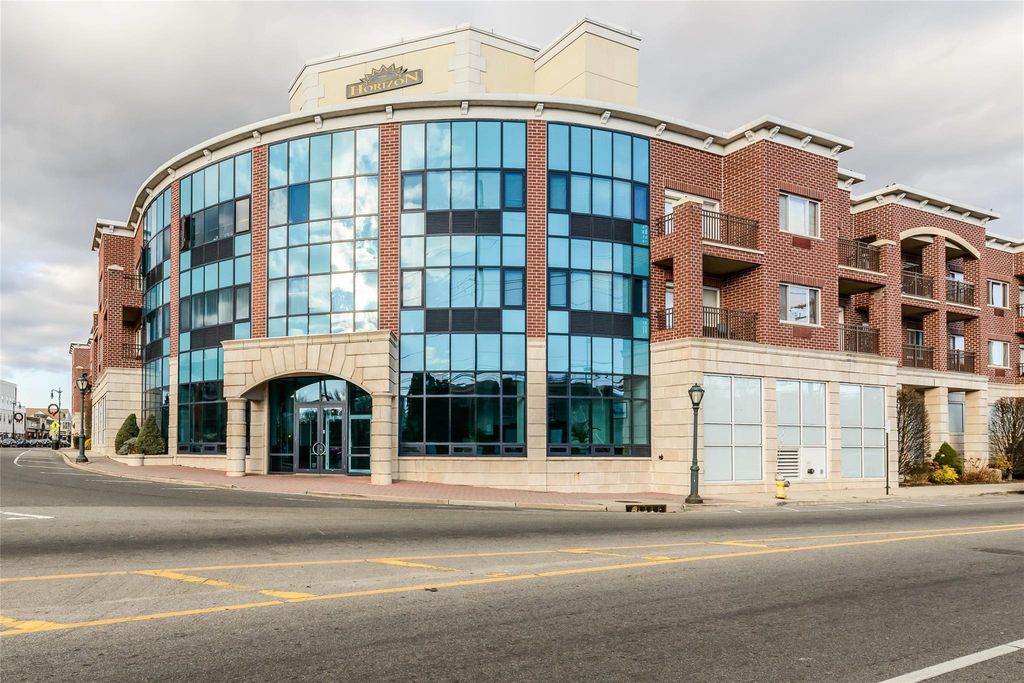130 Post Avenue 316, Westbury, NY 11590