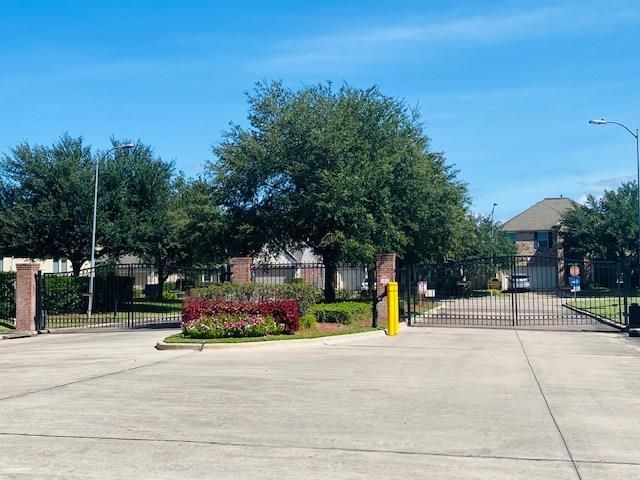 2811 Cresthollow Lane, Houston, TX 77082