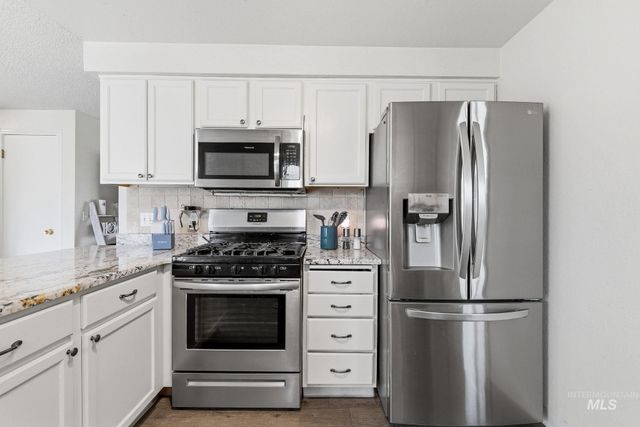 598 E Easy St, Kuna, ID 83634