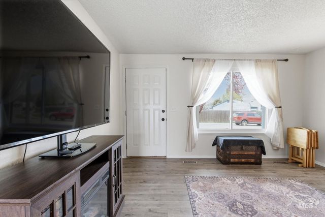 598 E Easy St, Kuna, ID 83634