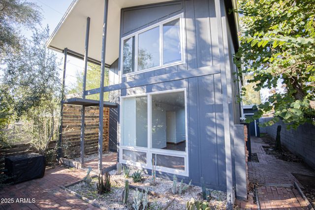 7110 N 7TH Avenue, Phoenix, AZ 85021