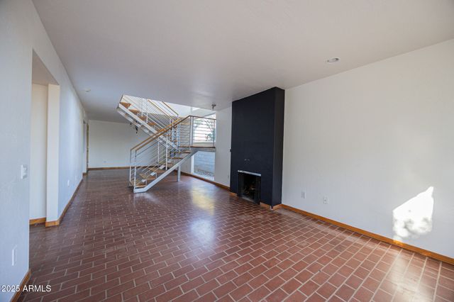 7110 N 7TH Avenue, Phoenix, AZ 85021