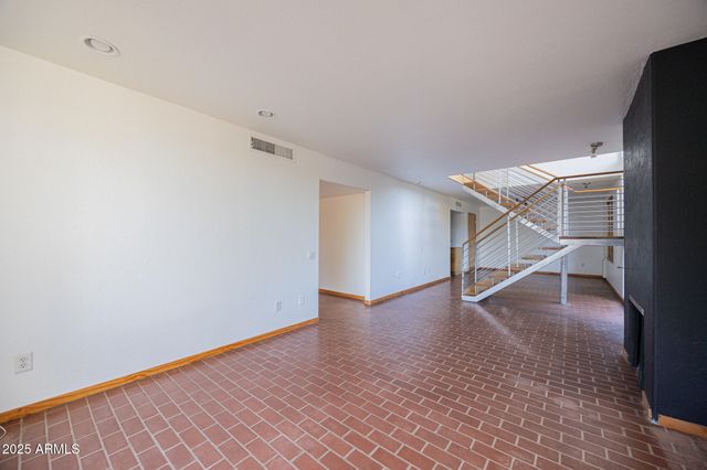 7110 N 7TH Avenue, Phoenix, AZ 85021